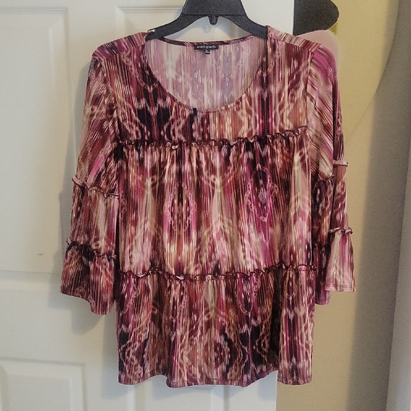 Ava & Grace Tops - Ava & Grace SzXL Pink and Brown Patterned ruffle scoop neck top 3/4 angel sleeve
